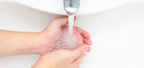 6 pași pentru spălatul corect pe mâini